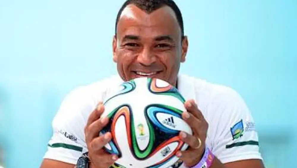 Cafú, capitán de la selección brasileña en 2002.