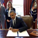 Obama, durante la firma este jueves de la orden para reducir las emisiones de efecto invernadero