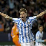 El centrocampista del Málaga Samuel Castillejo celebra el gol marcado ante el Valencia