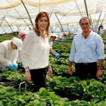 La presidenta en su visita a Lepe.