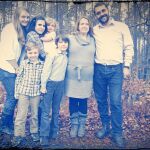 Miguel y Beatriz viven con sus cuatro hijos en Manchester, donde predican la palabra de Dios