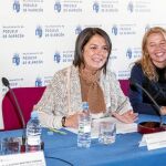 La alcaldesa Paloma Adrados, ayer junto a los responsables de tributos del Ayuntamiento de Pozuelo