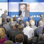 De espaldas, Mauricio Casals, Alfonso Ussía, Josep Ramon Bosch, Gloria Lomana, Javier González Ferrari y Francisco Marhuenda.