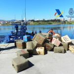 La Policía incauta una embarcación con 3.200 kilos de hachís en aguas del Estrecho