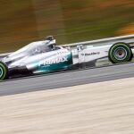 Lewis Hamilton de Mercedes AMG durante la calificación en Sepang