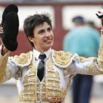 El novillero durante la vuelta al ruedo en San Isidro