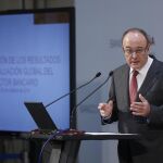 Luis María Linde, gobernador del Banco de España, valora los test de estrés.