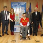 El Chano, escoltado por el presidente del Consejo Superior de Deportes, Miguel Cardenal; el ganadero Victorino Martín y los matadores Palomo Linares y El Fundi, durante la presentación de su festival