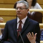 Alberto Ruiz-Gallardón durante la sesión de control al Gobierno celebrada hoy por el pleno del Senado, en Madrid