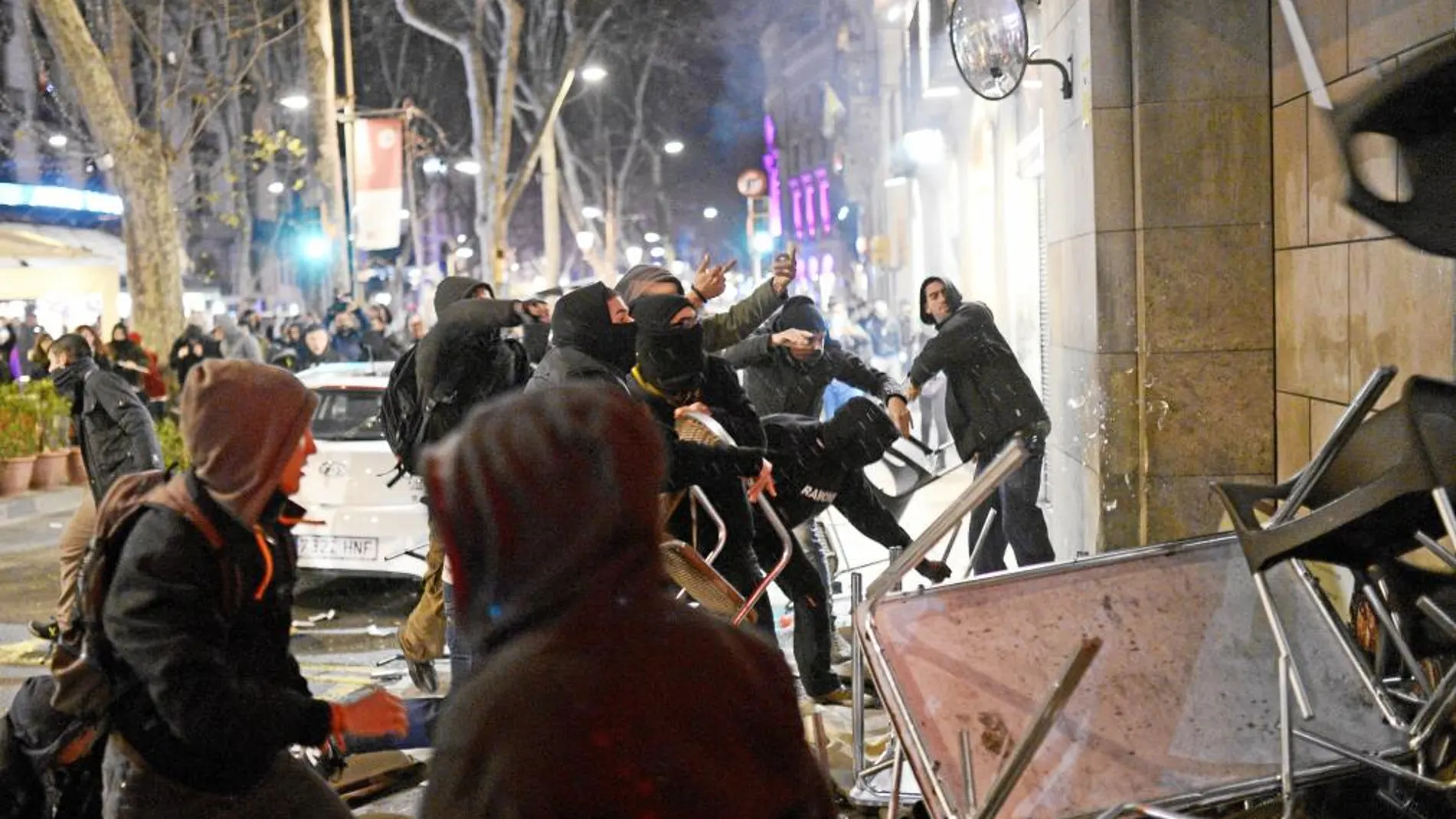 Una manifestación en solidaridad con los vecinos de Gamonal (Burgos) sirvió de excusa para los violentos