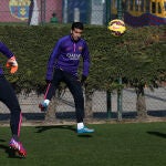 Ter Stegen, Pedro e Iniesta, en el entrenamiento