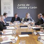 El consejero de Presidencia, José Antonio de Santiago-Juárez y la consejera de Cultura, Alicia García, presiden la reunión