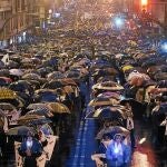 Miles de personas apoyaron, ayer, la marcha a favor de los presos etarras