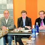 El presidente de la Diputación, Francisco Vázquez, junto a diputados de la corporación
