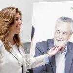 Susana Díaz «hereda» la Junta, Griñán tutelará el PSOE andaluz