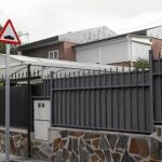 Díez vive en una urbanización del municipio de Sevilla La Nueva, al noroeste de la Comunidad