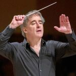 James Conlon volvió a dirigir la Nacional (en la imagen, en un ensayo del concierto)