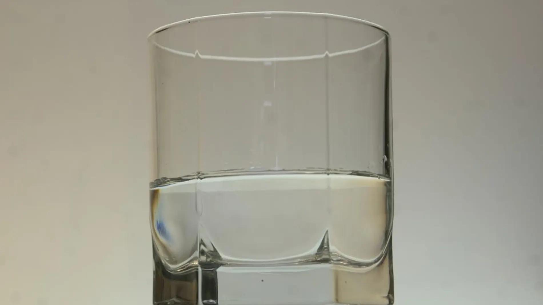 Usn vaso de agua del grifo