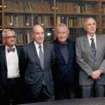 Los ponentes de la Sociedad Económica Barcelona de Amigos del País, presidida por Miquel Roca, reclama en estos momentos una política de pactos y consensos de cara a afrontar el desafío soberanista que se plantea desde Cataluña