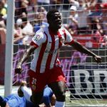 El jugador del Almería Ramón Azeez celebra el gol de la victoria ante el Betis durante el encuentro de liga de Primera División que se esta disputando esta mañana en el estadio de los juegos Mediterraneos de Almería.