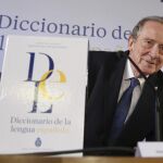 El director de la Real Academia de la Lengua Española (RAE), José Manuel Blecua, durante la presentación del "Diccionario de la lengua española"