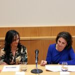 María Márquez, autora de «Género gramatical y lenguaje sexista», junto a Juana Santana