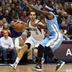 Jose Calderon, en un partido frente a Ty Lawson.
