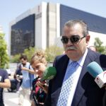 El expresidente del Valencia CF, Juan Soler, sale de la Ciudad de la Justicia tras declarar en el Juzgado de Instrucción número 12 por la "tentativa de secuestro"del que también fuera máximo dirigente del club Vicente Soriano