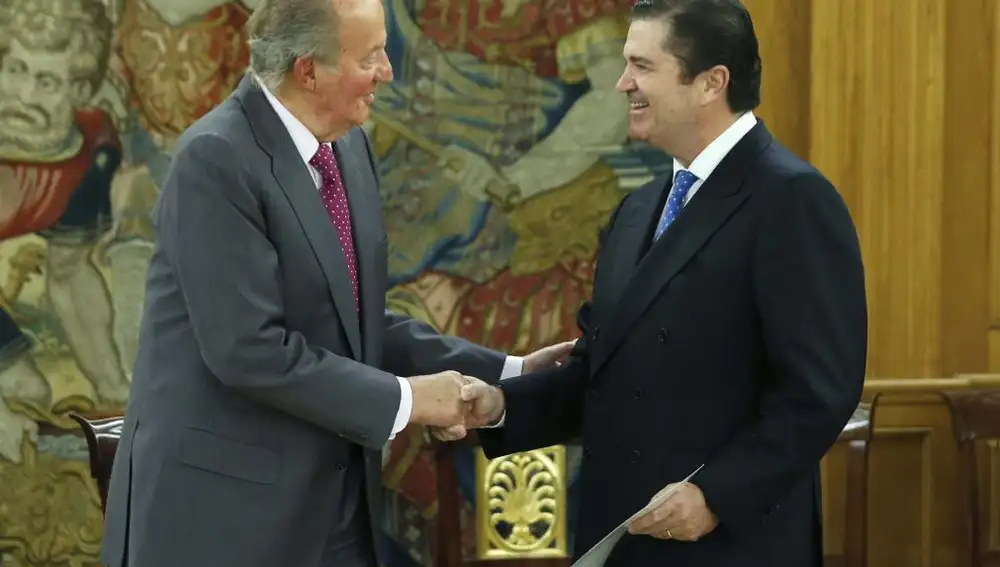 El Rey entrega al presidente de Endesa, Borja Prado, el noveno Premio Fondo para la Protección de la Naturaleza (Fondena).