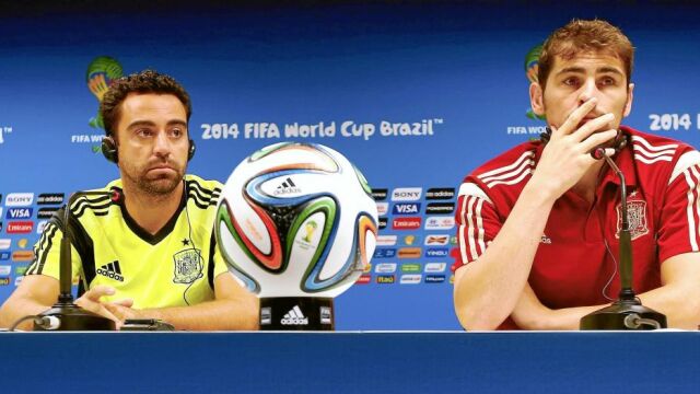 Xavi Hernández e Iker Casillas, en un rueda de prensa durante el Mundial 2014.