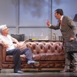 Una escena de una representación de «La cena de los idiotas»
