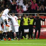 Los jugadores del Sevilla FC celebran su segundo gol ante el Real Betis. EFE/JOSÉ MANUEL VIDAL