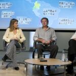 Juan Luis Cano, en el centro, junto a "Forges", a la derecha de la imagen