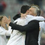Ronaldo celebra el gol con Ancelotti