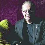 El escritor Peter James afirma que escribre novela negra porque le permite adentrarse en la psicología humana y descubrir sus lados más oscuros e impenetrables