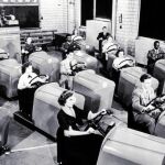 Una clase de conducir en una autoescuela de Brooklyn, en 1950