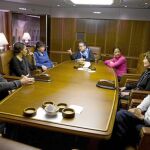 El ex presidente Bush charla distendidamente con Obama durante el trayecto a bordo del «Air Force One»