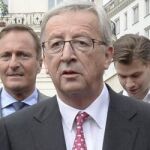 Jean-Claude Juncker visita el mercado callejero Naschmarkt en Viena.