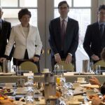 Desayuno de los empresarios españoles con los asesores de Obama, hoy en Washington. De izquierda a derecha: Jaime Malet, presidente de la Cámara de Comercio de EE.UU. en España; Jaime García-Legaz, secretario de Estado de Comercio; Valerie Jarrett, asesora de Obama; Jason Furman, director del Consejo de Asesores Económicos de la Casa Blanca; Álvaro Nadal, jefe de la Oficina Económica del Gobierno de España; y Juan Rossell, presidente de la CEOE.