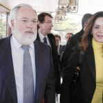 Silvia Clemente durante su último encuentro con el ministro Arias Cañete, con el que volverá a verse mañana y en días sucesivos