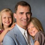 Don Felipe junto a sus dos hijas
