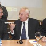 El ministro José Manuel García-Margallo, en el centro