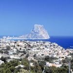 La playa del Arenal de Calpe cierra un tramo por la rotura de dos colectores de aguas residuales. Foto de archivo