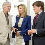 La consejera de Cultura y Turismo, Alicia García, junto a Juan Luis Arsuaga y Alejandro Sarmiento
