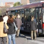 Lo que peor llevan los usuarios es la incertidumbre sobre cuándo llegará el medio de transporte