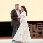Plácido Domingo y Davinia Rodríguez en el moderno escenario de «Luisa Fernanda»
