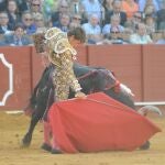 Escribano torea con la diestra al primero de su lote