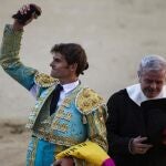 Eugenio de Mora saluda a los tendidos tras cortar una oreja en Las Ventas el pasado domingo