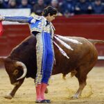 Pase por la espalda de Castella a «Juncoso», esta tarde en Valencia