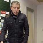 El entrenador del Racing de Santander, Paco Fernández, en la conferencia de prensa que ha ofrecido hoy